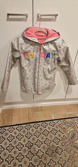 Vuorellinen sadetakki 122