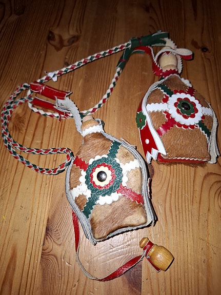 Nahkainen/puu Pieni  matkamuisto x2