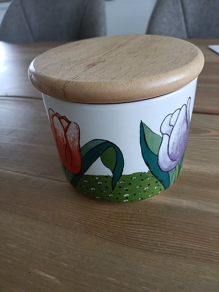 Arabia purkki puukannella tulppaanikuvio