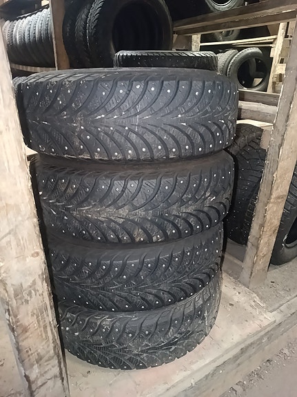 Käytetyt Nastarenkaat 185/65R15 Goodyear Ultragrip Extreme