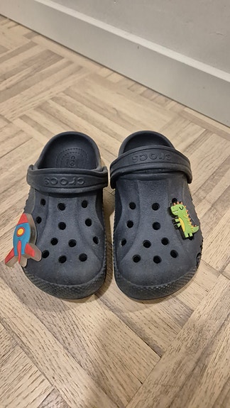 Crocs poikien sandaalit/pistokkaat