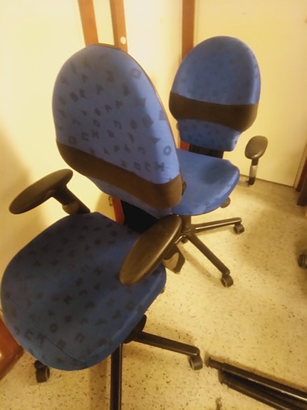 2 työtuolia hyvässä kunnossa / 2 office chairs in good condition