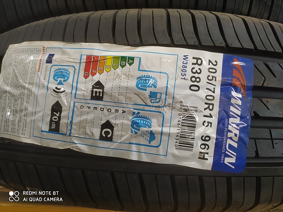 Ajamattomat Kesärenkaat 205/70R15"