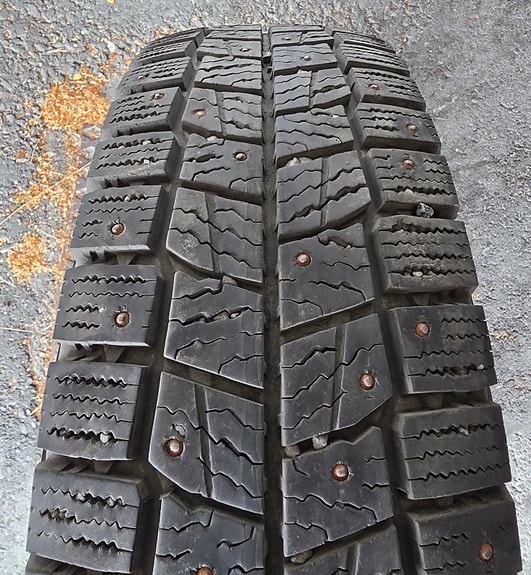 1kpl Continental 205/75/16 nastarengas