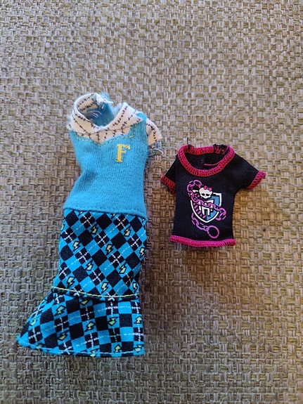 Monster high Frankien mekko ja Spectran paita