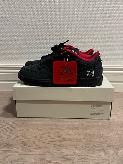 Supreme Nike Dunk Low (EU 38,5)