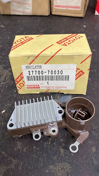 Toyota laturin säädinyksikkö 27700-70030