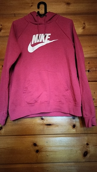 Niken pinkki collegehuppari