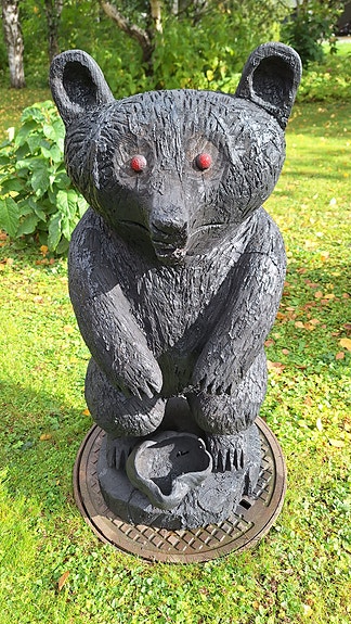 Puuveistos Karhu Musta Väri