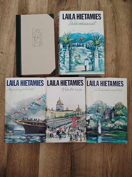 Laila Hietamies Sonja sarja