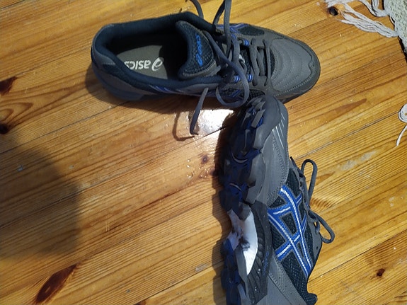 Asics, maastojuoksukengät, lenkkikengät