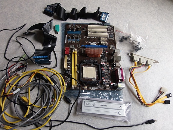 Asus M3N78 SE emolevy (socket AM2) ja muuta vähän retrompaa kamaa