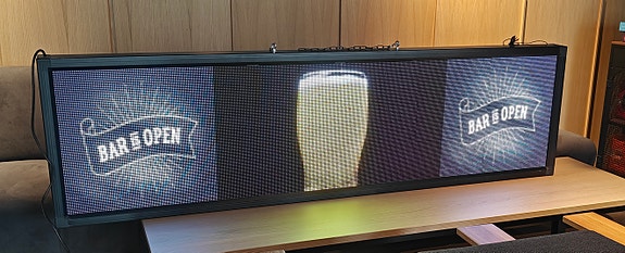 Myydään semi-outdoor LED-näyttö, täysväri, WiFi-ohjauksella
