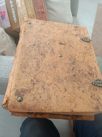 Myydään Biblia raamattu