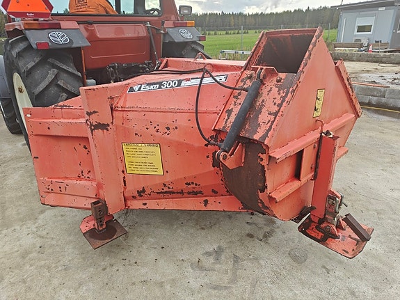 Lumilinko Esko 265cm, hydrauliluukut ja alennusvaihde, katso video!