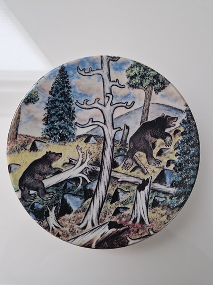 Arabia seinälautanen Karhut, 1985 v., 12 cm.
