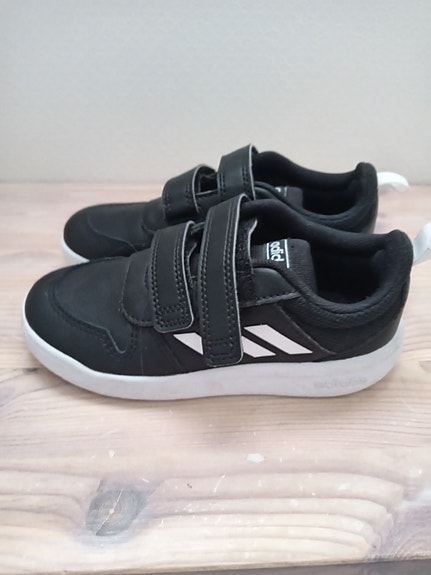 Adidas lenkkari 27