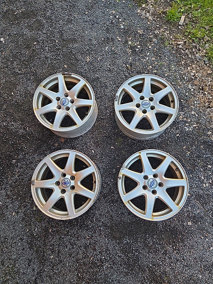 Volvon originaali 16" alumiinivanteet 5x108