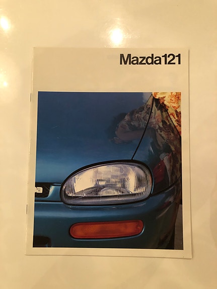 Mazda 121 esite