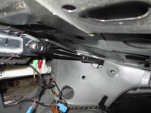 Volkswagen Passat Takaluukun kaasujouset