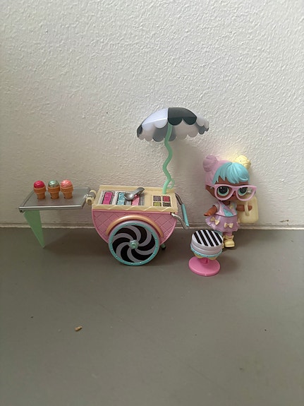 L.O.L. Surprise! Furniture Ice Cream Pop-Up with Bon