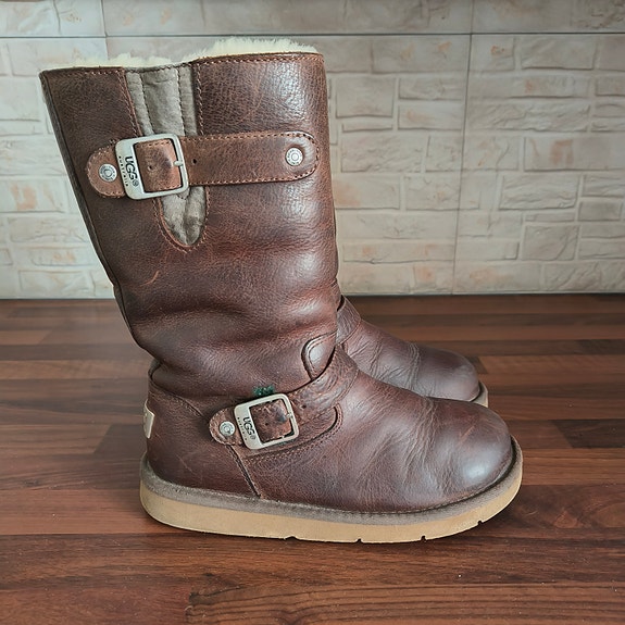 UGG;in nahkaa olevat  Biker tyyliset saappaat koko 36 US 5