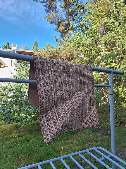 Eteisen matto ruskean sävy