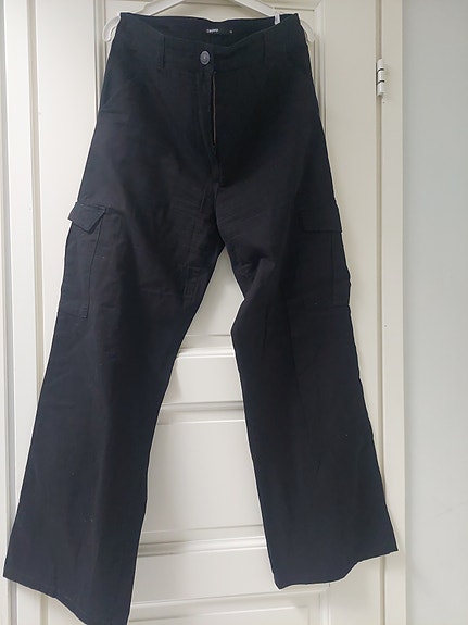 Cropp mustat reisitaskuhousut 40