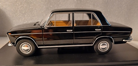 Pienoismalli Lada 1500   1/24