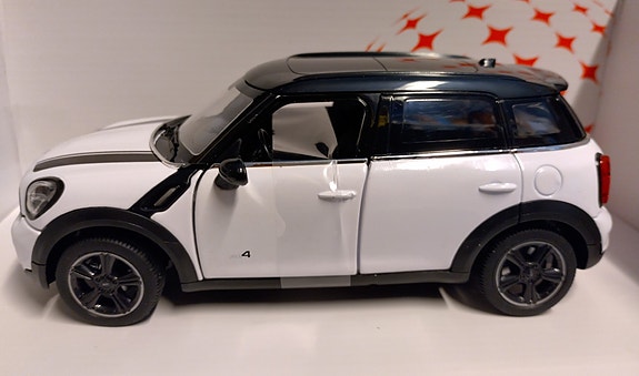 Pienoismalli Mini Countryman Cooper 2010  1/24