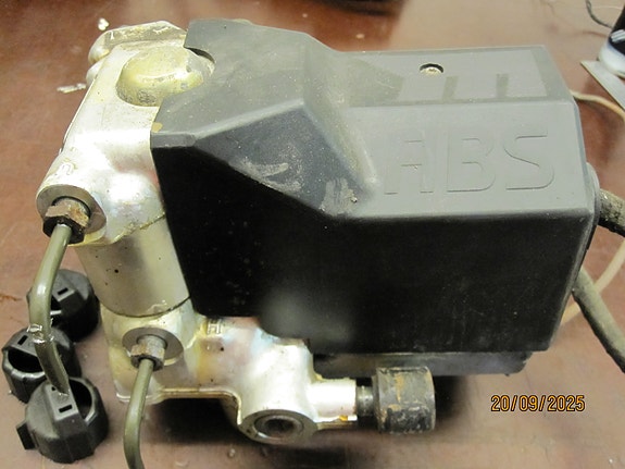 Mercedes-Benz C-180 W202 95 ABS-pumppu