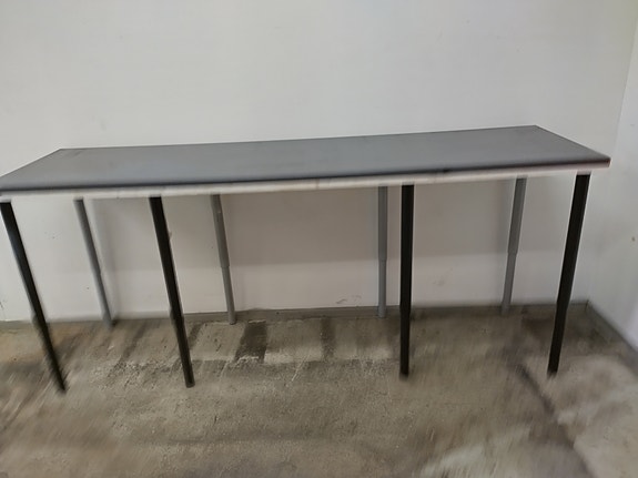 Iso työpöytä, ALE, NYT IHAN PILAHINTA.
