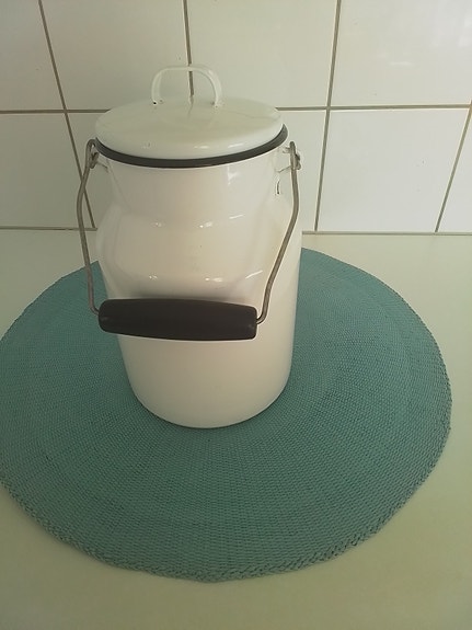 Emalinen maitokannu