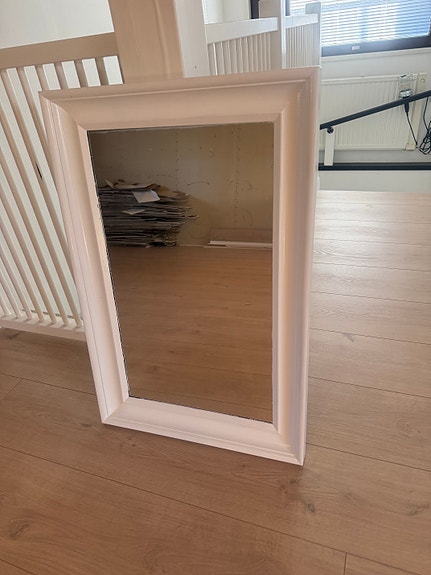 Valkoiseksi maalattu Ikean Hemnes peili