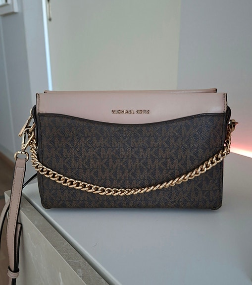 Michael Kors crossbody laukku