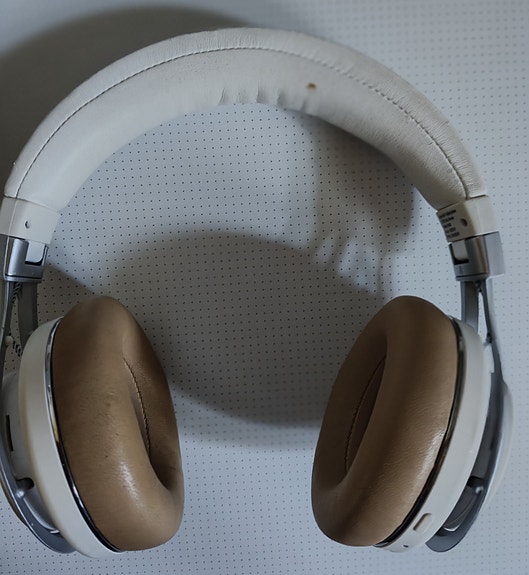 Hyvä kuntoiset NFC Bluetooth kuulokkeet Around-Ear malli