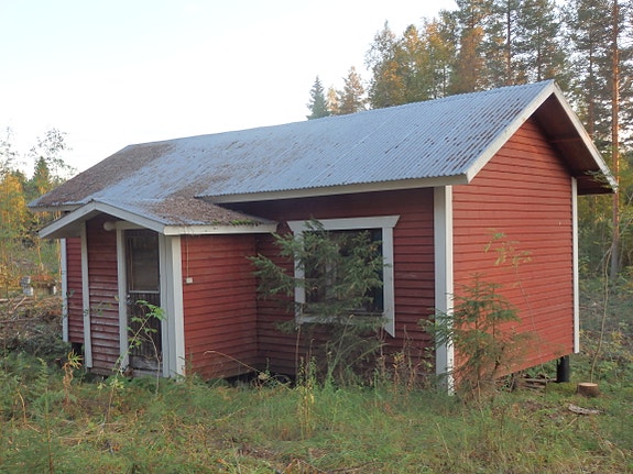 Myydään 2 mökkiä purettavaksi ja pois siirrettäväksi