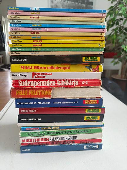 Akuja ja Roope setä kirjoja