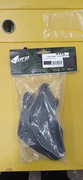 UFO KETJUOHJAIN MUSTA KAWASAKI KX 85