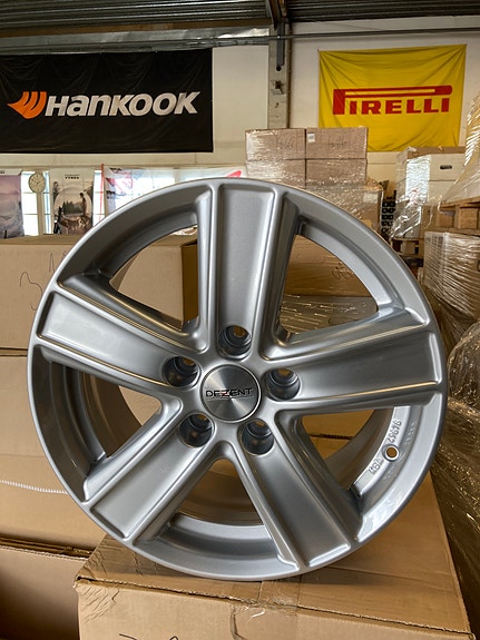 4kpl Uudet alut 16” 5x114,3 66,1 Dezent