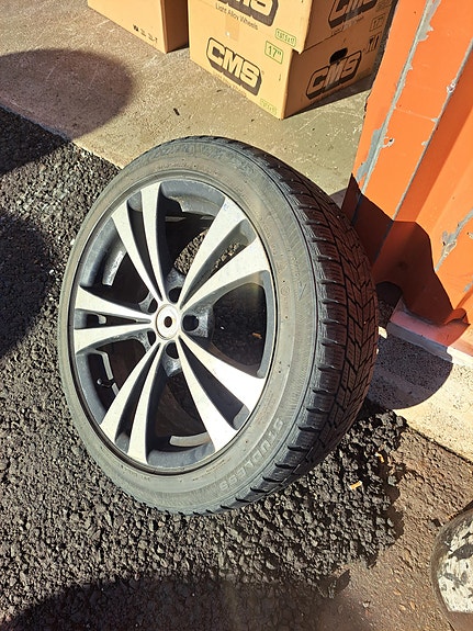 7x17 5x100 kr57,1 ET35 vanne + 205/50R17 Bridgestone kitkarengas vararengas