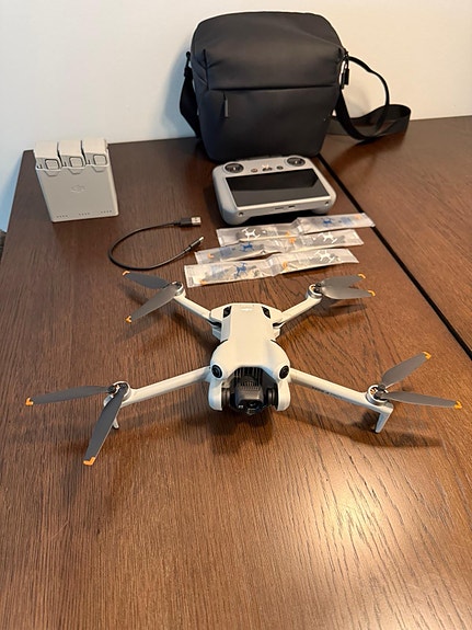DJI Mini 4 Pro Fly More Combo (DJI RC 2)