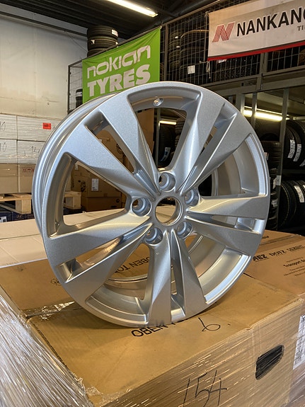 4kpl Uudet alut 17” 5x114,3 Renault