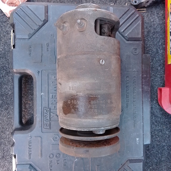 VW typ3 -Laturi 12V