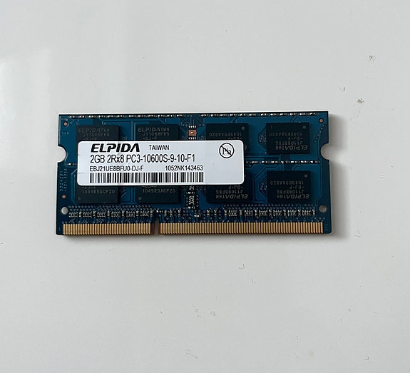 Elpida 2GB DDR3 SO-DIMM -muistikampa