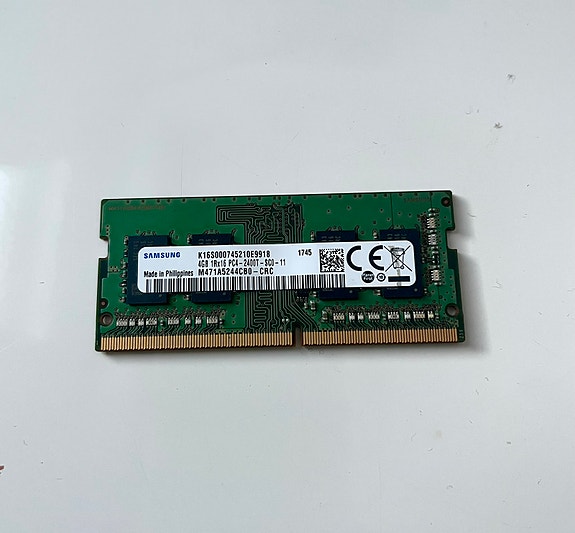 SAMSUNG 4 GB DDR4 SO-DIMM RAM-muistimoduuli