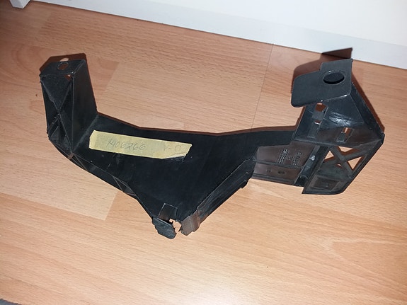 Takapuskurin kiinnike Opel Omega-A