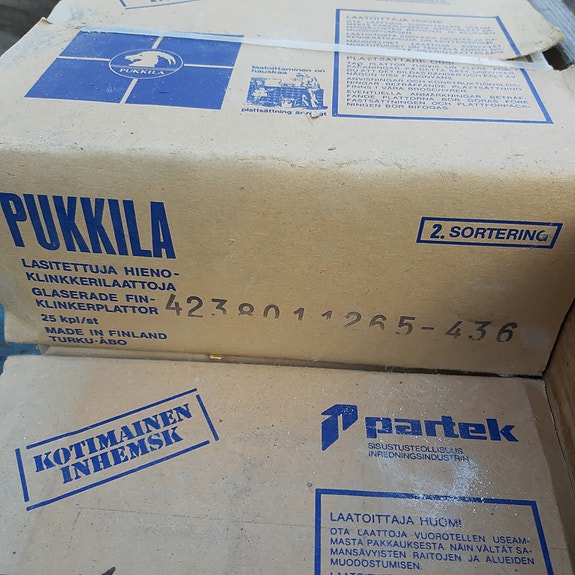 PUKKILA laatta 95x195, 29 m2, valkoinen ja musta