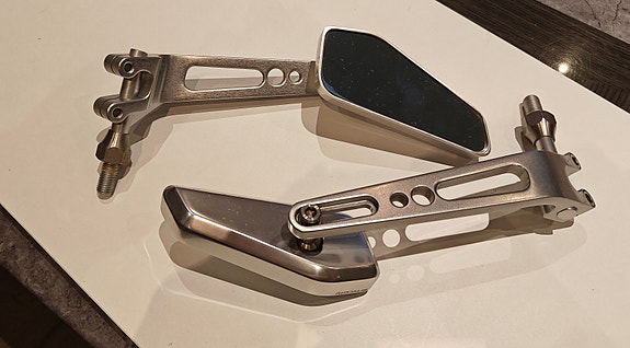 Moottoripyörän peilit, Rizoma Stealth