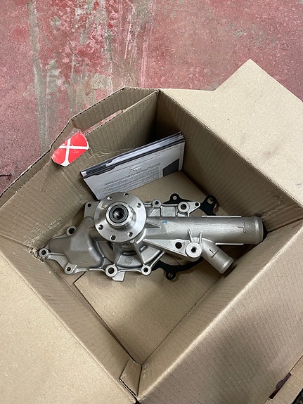 Mb viton vesipumppu   UUSI